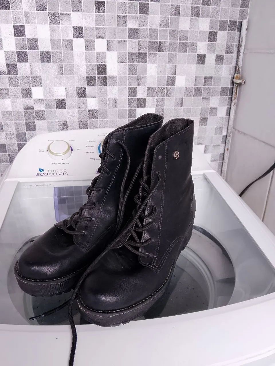 Bota preta semi nova