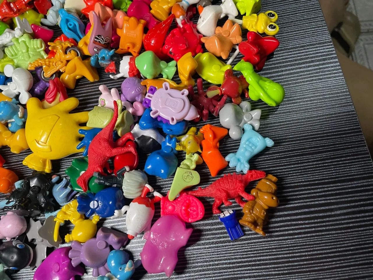 Lote de Gogos e Miniaturas Kinder ovo  - Foto 5