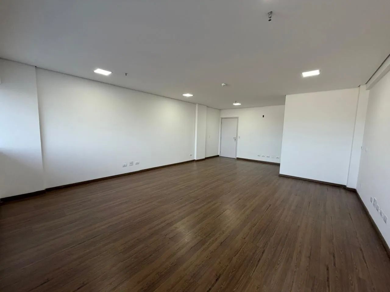 SALA COMERCIAL COM VAGA DE GARAGEM! - Foto 3