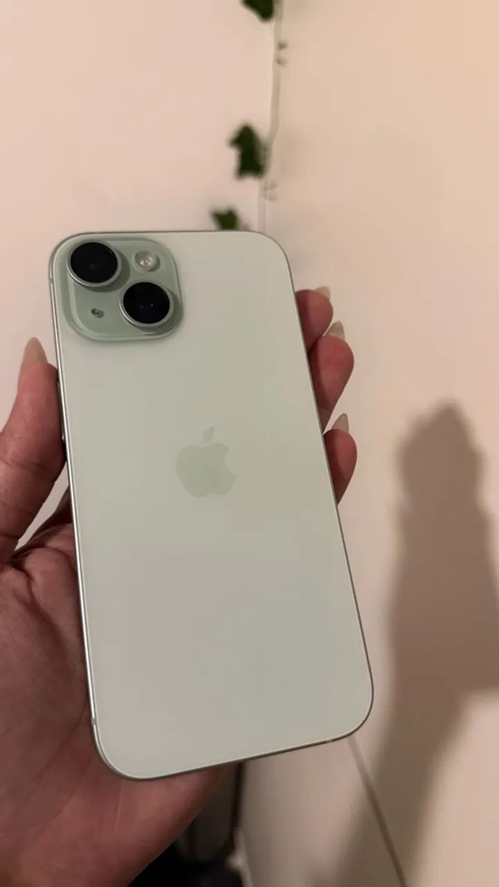 iPhone 15 verde  - Foto 2