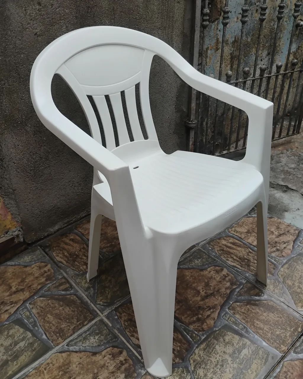 Cadeira Branca de Jardim  - Foto 3