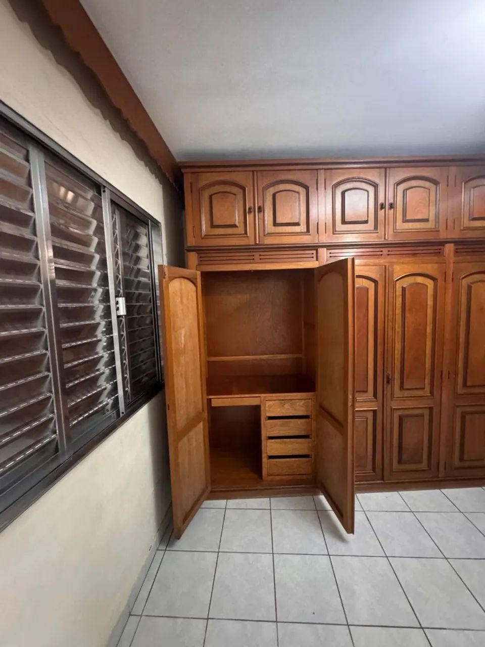Guarda Roupa Madeira Maciça  - Foto 3