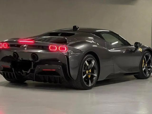Ferrari SF 90 STRADALE 4.0 V8 Bi-Turbo (Híbrido), foto 3 de 8