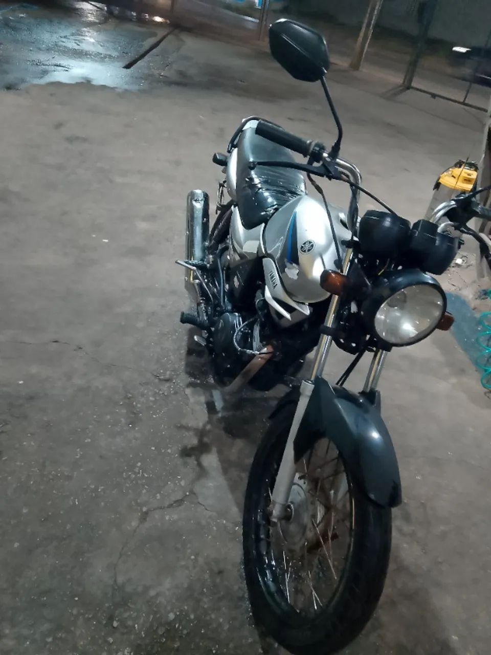 YBR 125  - Foto 3