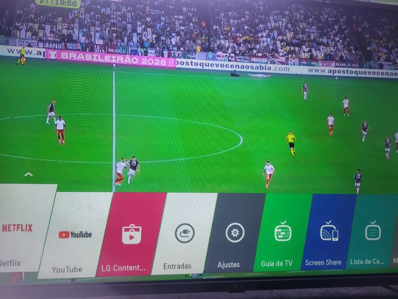 Vende-se uma TV LG 43 polegadas tudo funcionando pé e controle completo