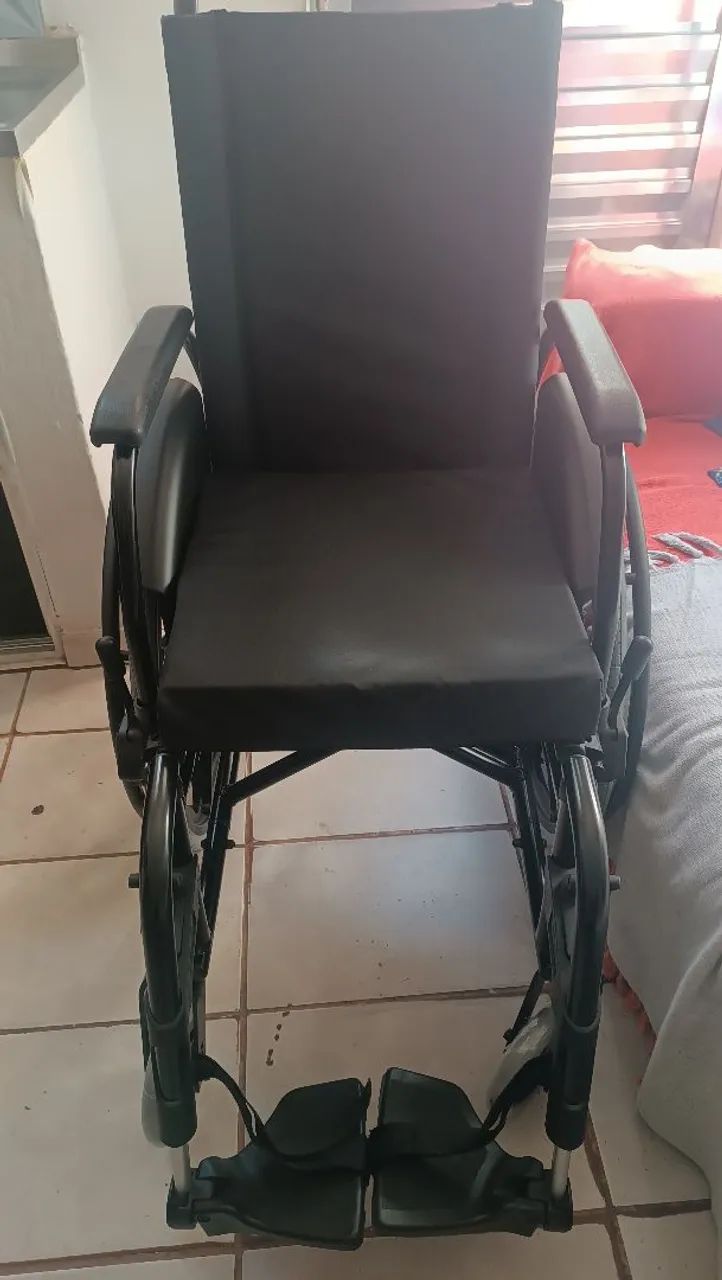 Cadeira de rodas nova - Foto 2