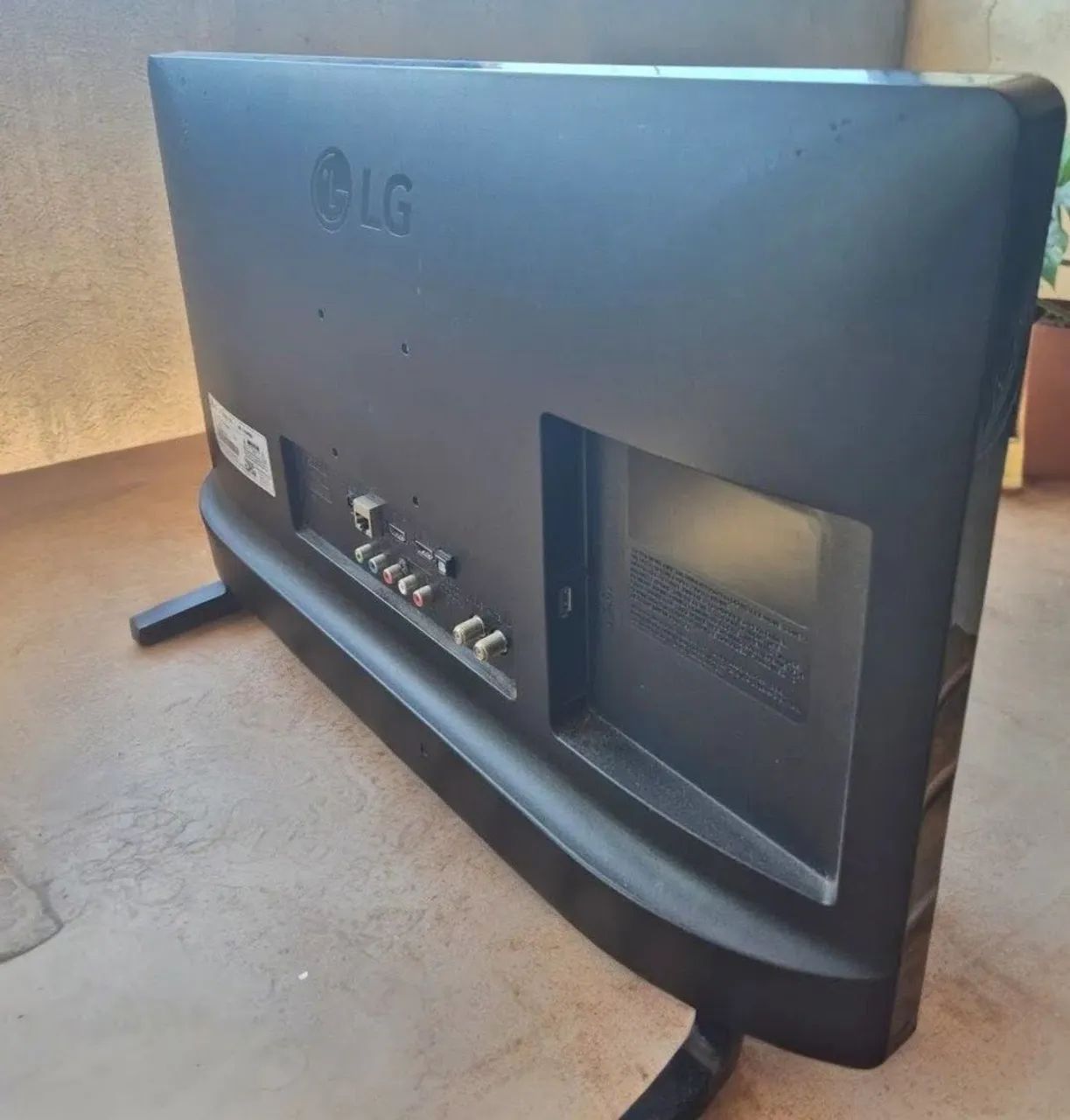 Tv LG smart 24 polegadas com controle  - Foto 2