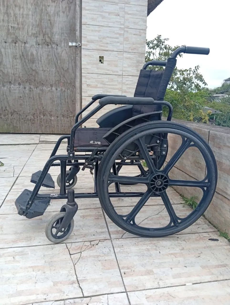 Vendo cadeira de rodas  - Foto 3