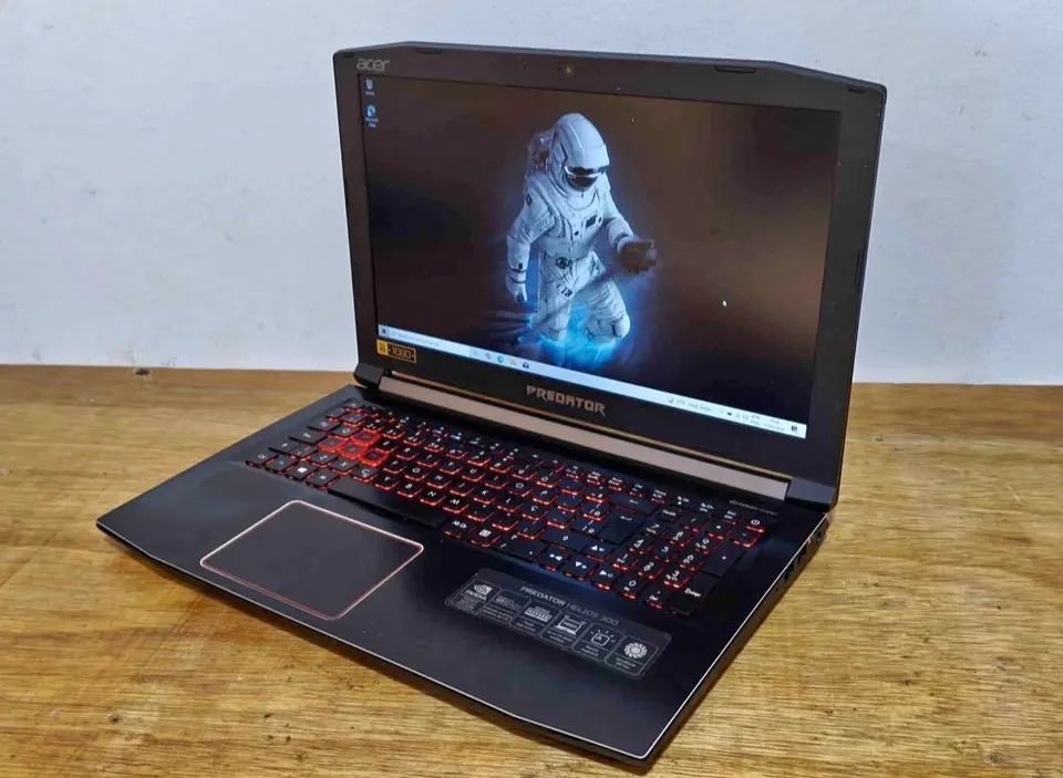 Predator i7-7700HQ + 8GB DDR4, expansível. SSD NVMe 512GB + slot