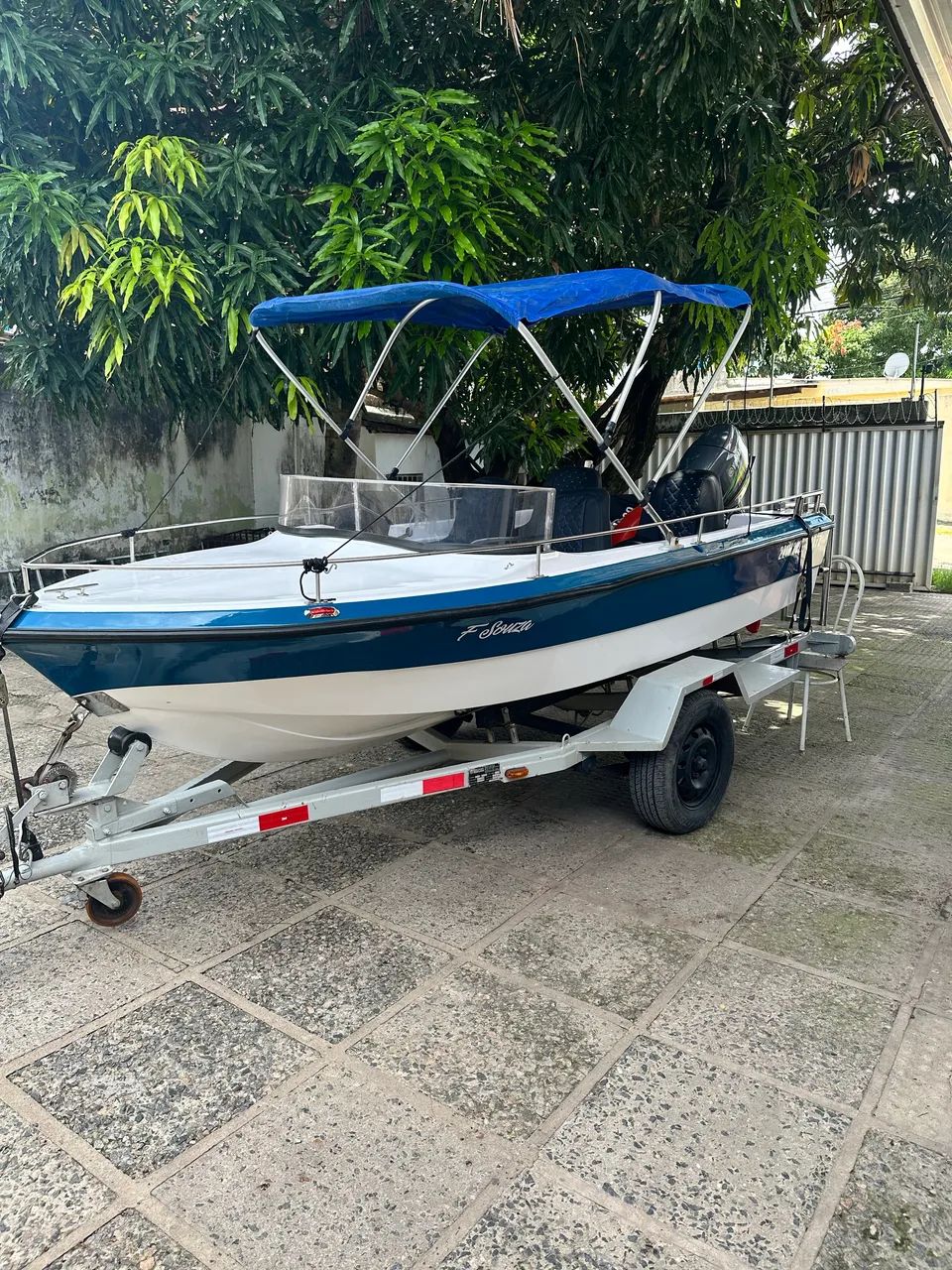 Barco em bom estado 