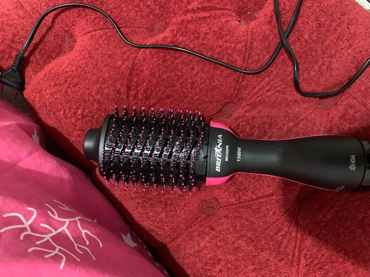 Escova secadora semi nova 
