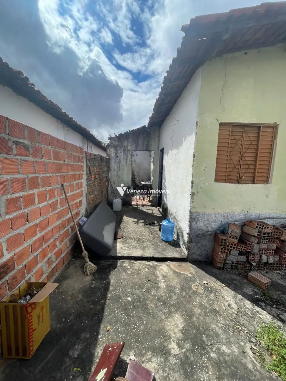 Terreno com casa construída próximo à Praça do Dirceu I  Itararé - Foto 4
