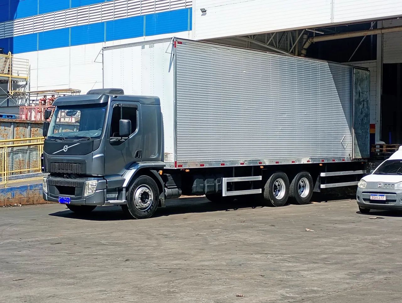 Volvo vm 330 ano 2121 - Foto 2