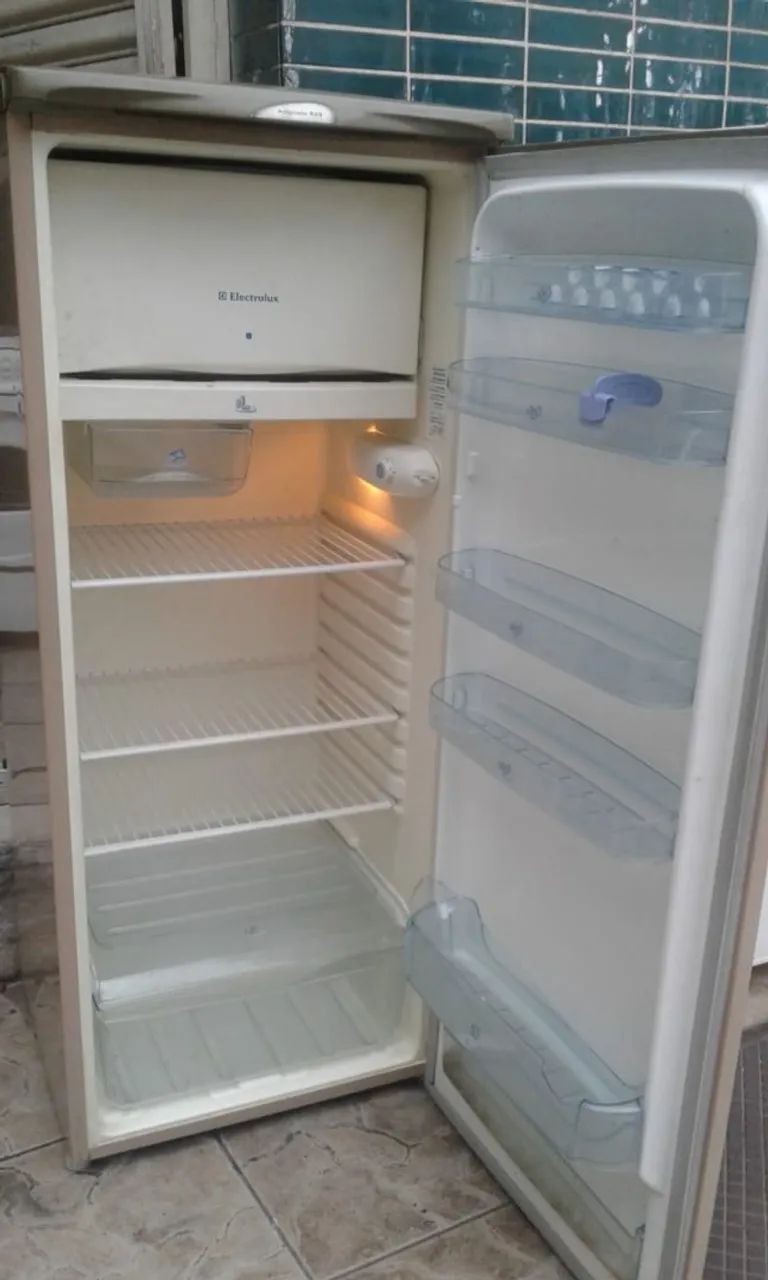 ÓTIMA GELADEIRA NO PRECINHO COM ENTREGA GRÁTIS !