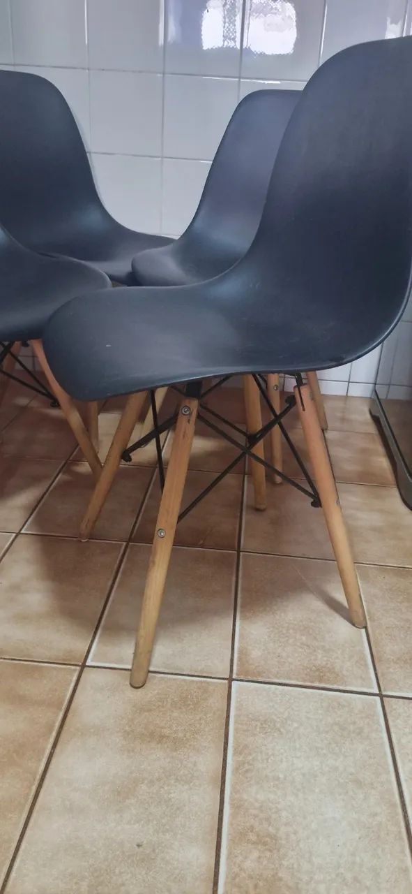 Conjunto de 4 Cadeiras Eiffel Charles Eames Preta com Base de Madeira - Foto 3