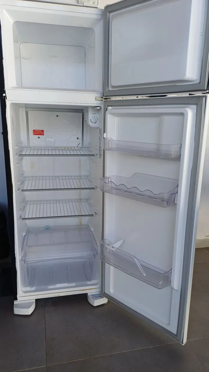 Vendo Geladeira ( motor queimado) - Foto 3