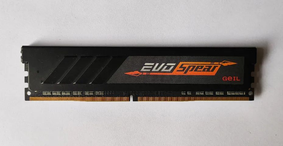 Memória RAM GeIL EVO Spear 16GB DDR4 2400MHz CL16 - Memória RAM