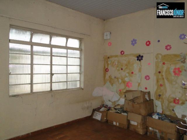 Casa no Setor Coimbra, 4 quartos, nascente e com ótima localização comercial e residencial - Foto 7