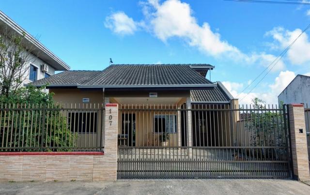 Casa à venda com 3 dormitórios em Adhemar garcia, Joinville cod:V24104
