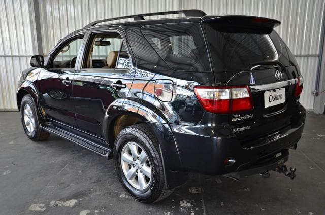 TOYOTA HILUX SW4 3.0 SRV 4X4 7 LUGARES 16V TURBO INTERCOOLER DIESEL 4P AUT 2010 - Foto 2