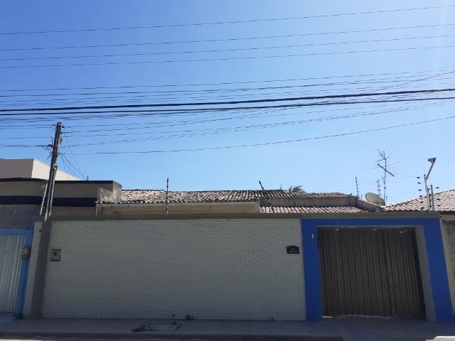 Itaperi - Casa Plana 240m² com 04 quartos e 03 vagas