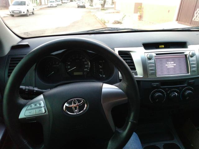 Hilux 2015 Flex novíssima automática troco - Foto 4
