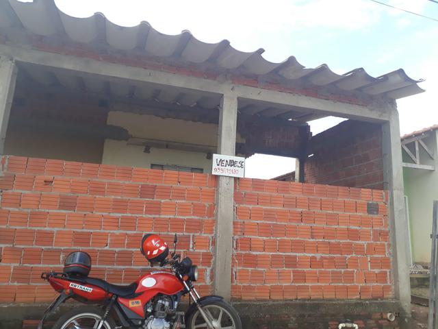 Vende se uma casa no conjunto jequitibá