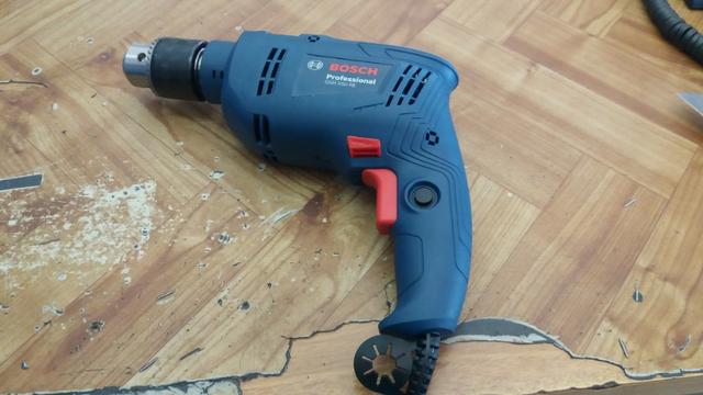 Furadeira bosch 1/2 550w R$200,00 a vista novo sem uso com garantia - Foto 2