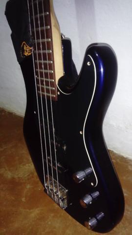 Baixo Ibanez