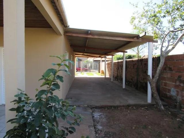 Casa Bairro Tiradentes em ótima localização, aceito troca por sítio acima de 20 hectares.
