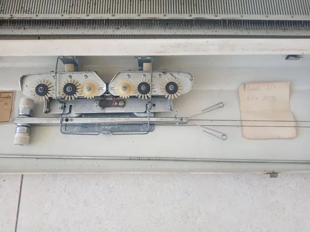 Máquina de Tricô Singer modelo 313 toda original  - Foto 5