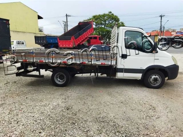 Iveco 55C16 ano 2011 carroceria de madeira 3,80 metros - Foto 5