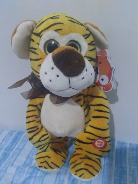 Bicho de pelúcia com música e dança