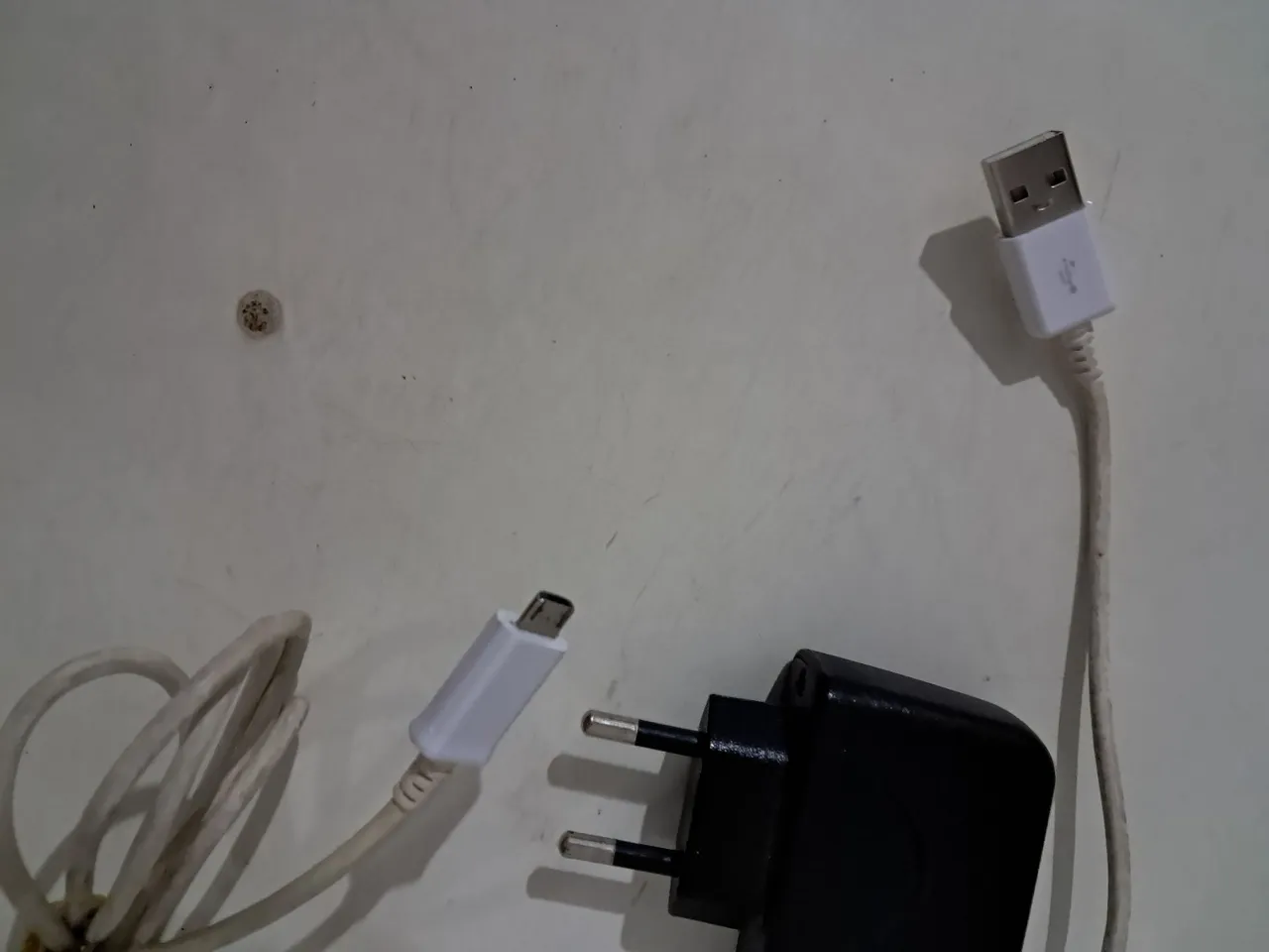 Adaptador e cabo carregador para celular