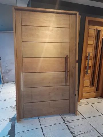 Porta pivotante 126x214mt madeira tauari 10X sem juros 