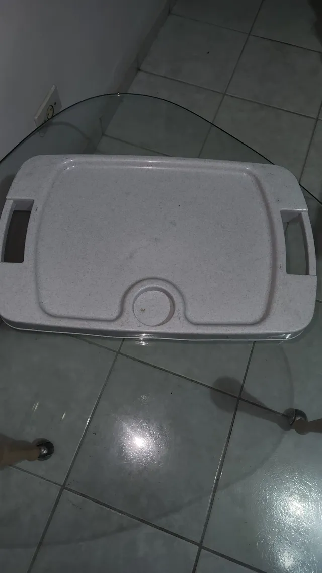 Bandeja com pés dobráveis p/servir refeições na cama ou sofá