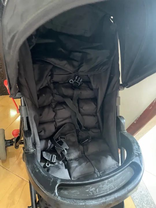 Carrinho de Bebê Preto Usado - Foto 4