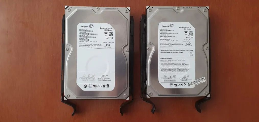HD Seagate Barracuda 7200 (1 HD 320GB e outro 250GB)