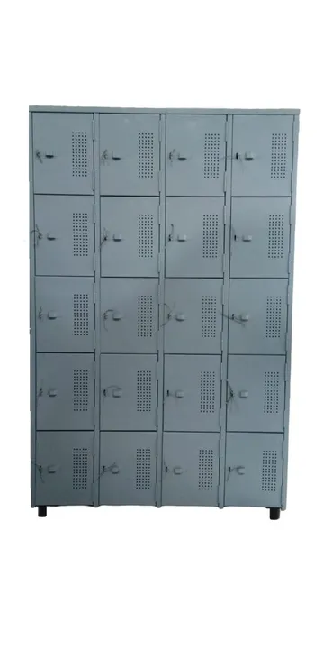 Roupeiro com 16 portas