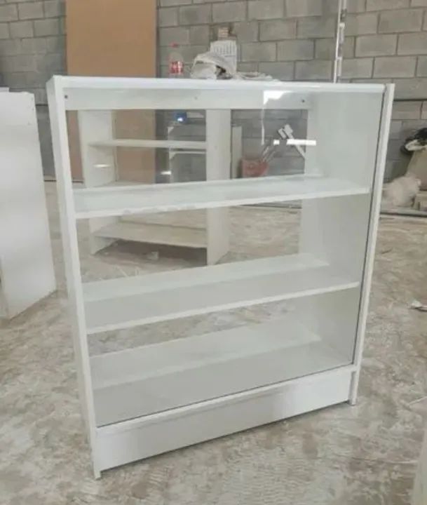 BALCÃO VITRINE COM VIDRO SUPERIOR 