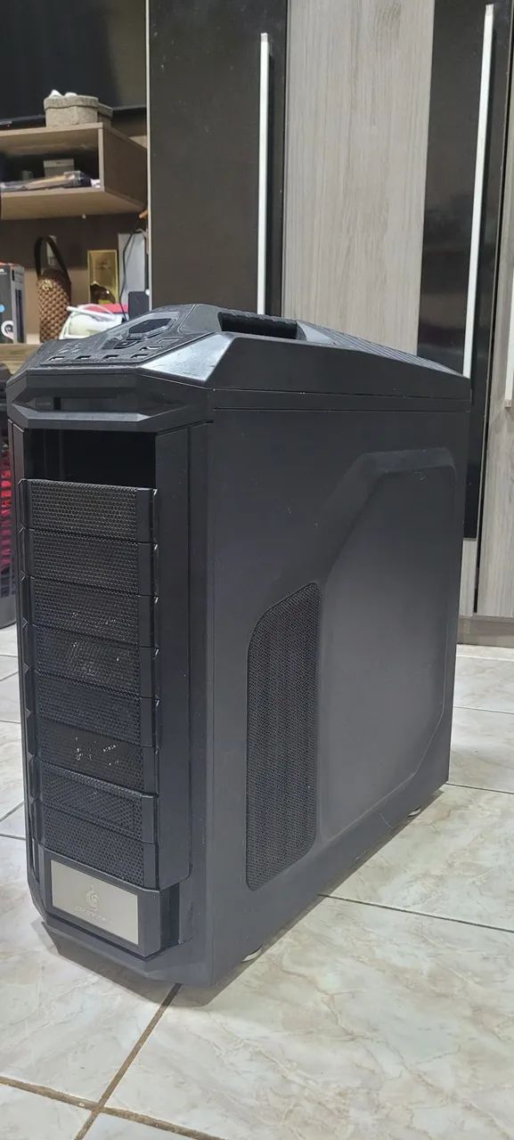 Gabinete storm trooper Cooler Master