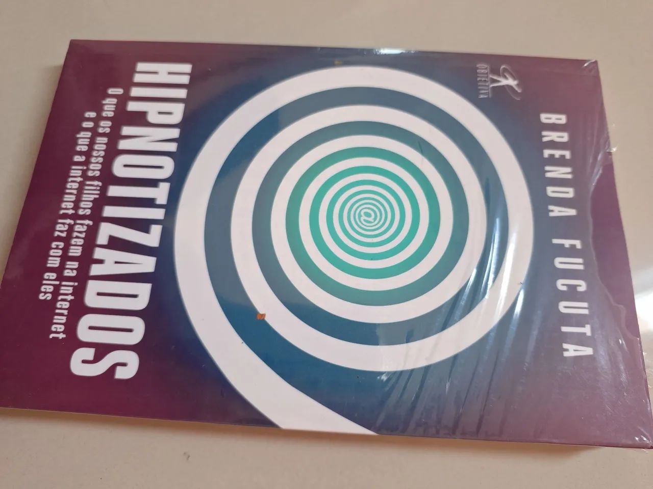 Livro Hipnotizados - Brenda Facuta - Foto 2