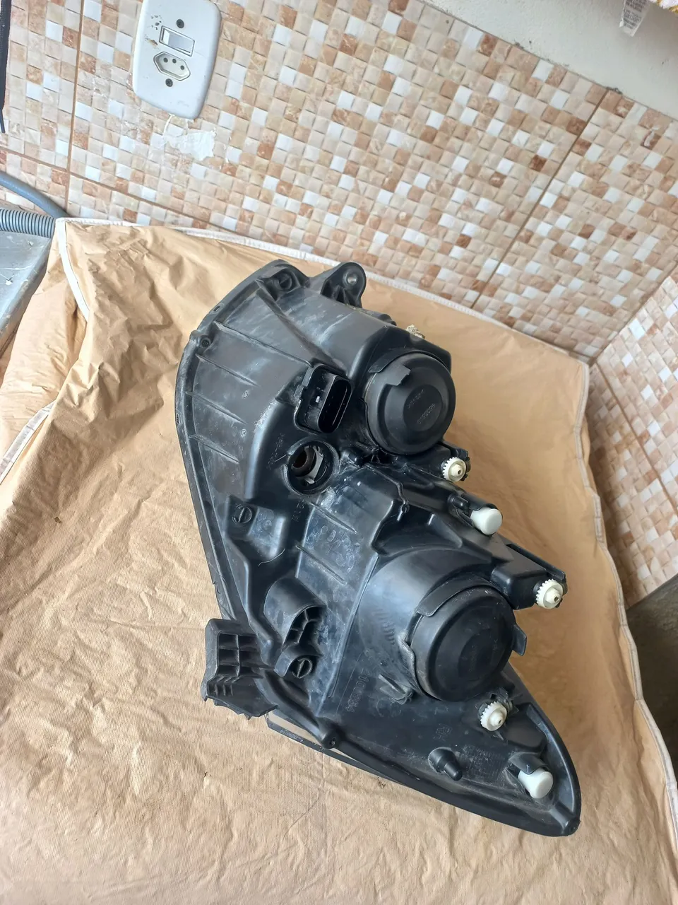 Farol Automotivo - Peça Usada