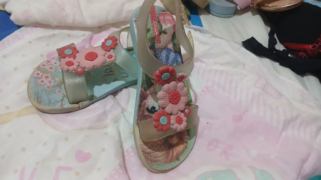 Vende se sandalhinha infantil linda - Foto 2