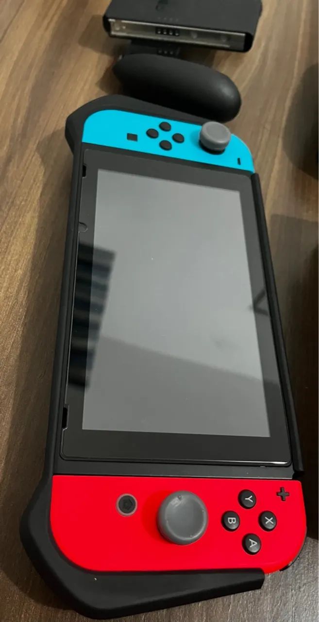 Nintendo Switch completo e com capa