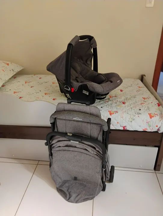 Carrinho e bebe conforto 