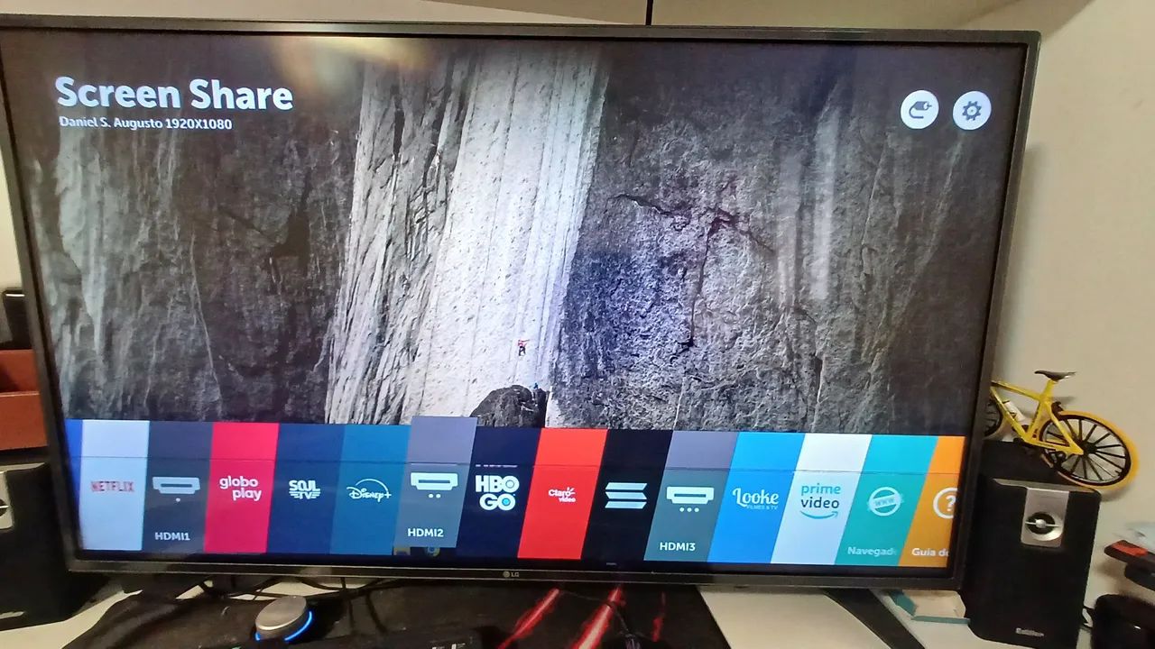 TV LG com listras na tela