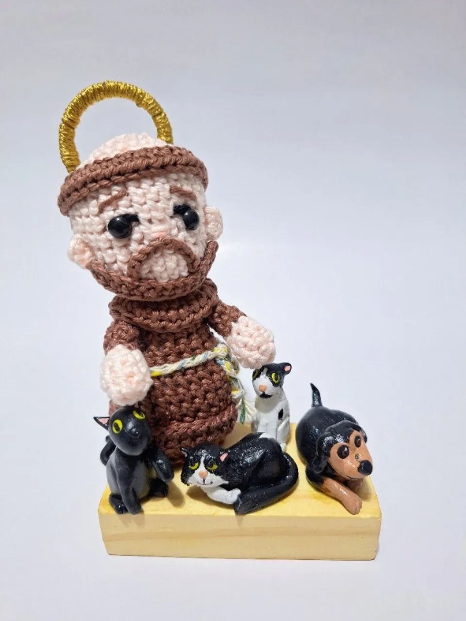 São Francisco amigurumi - peça única e artesanal 