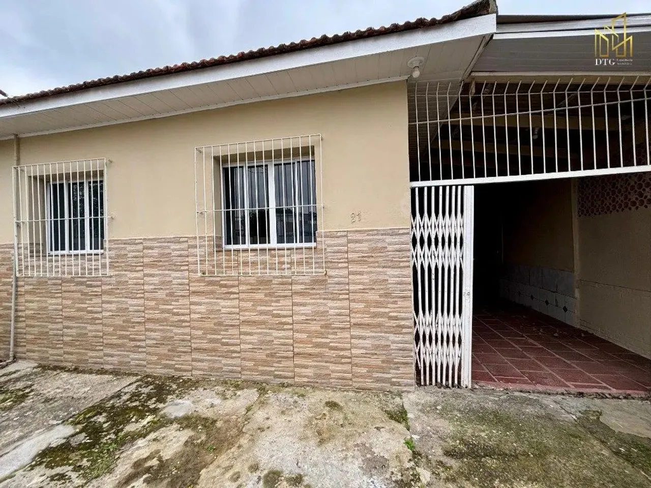 Casa para locação com 2 dormitórios no bairro Fátima em Canoas