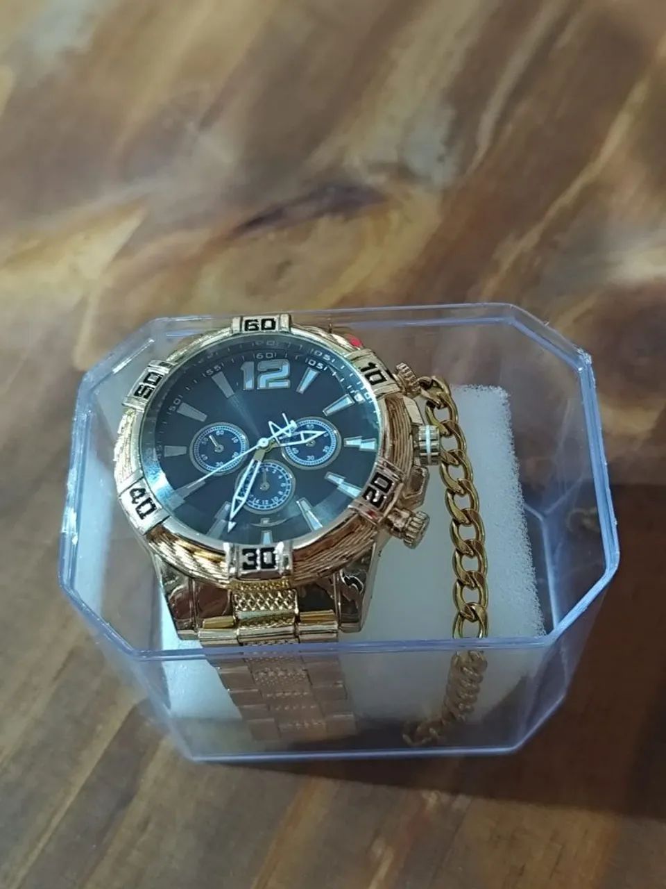 RELÓGIO DOURADO NOVO NA CAIXA LEVA GRÁTIS UMA PULSEIRA DOURADA. - Foto 3